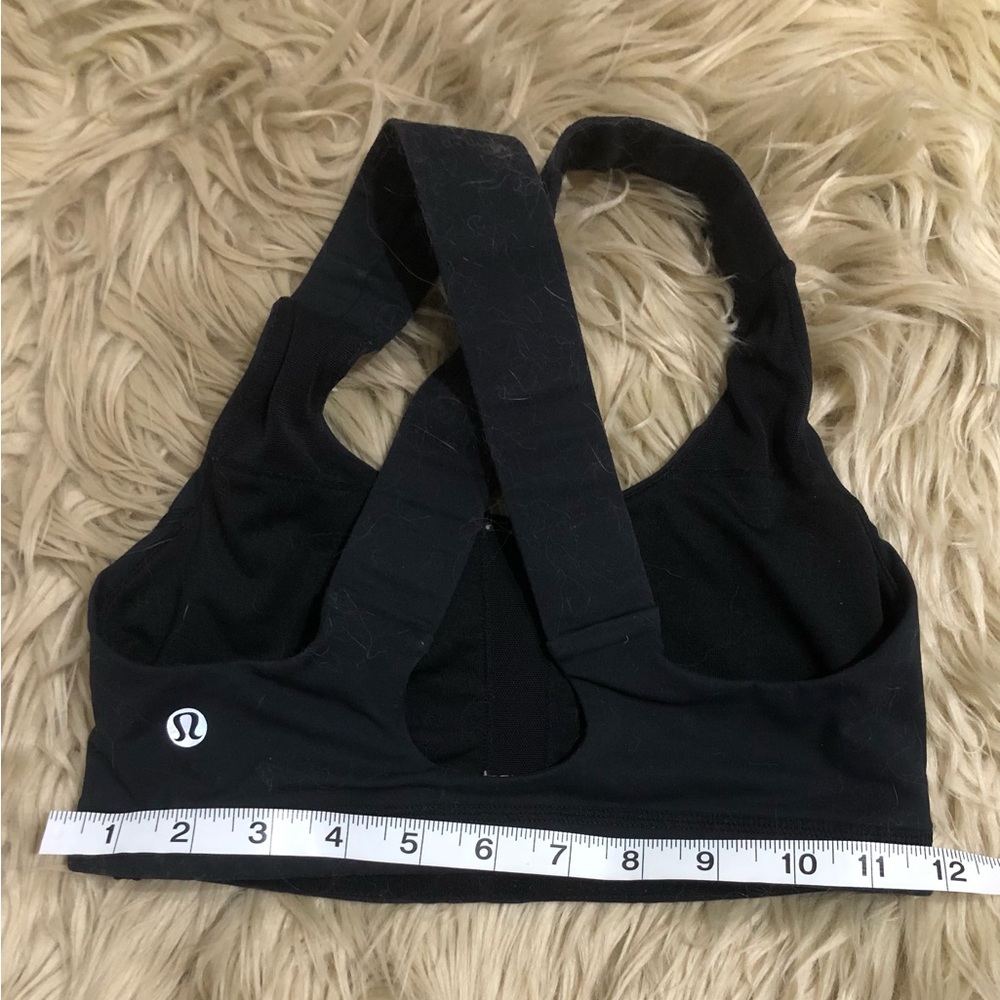Black Lululemon sports bra